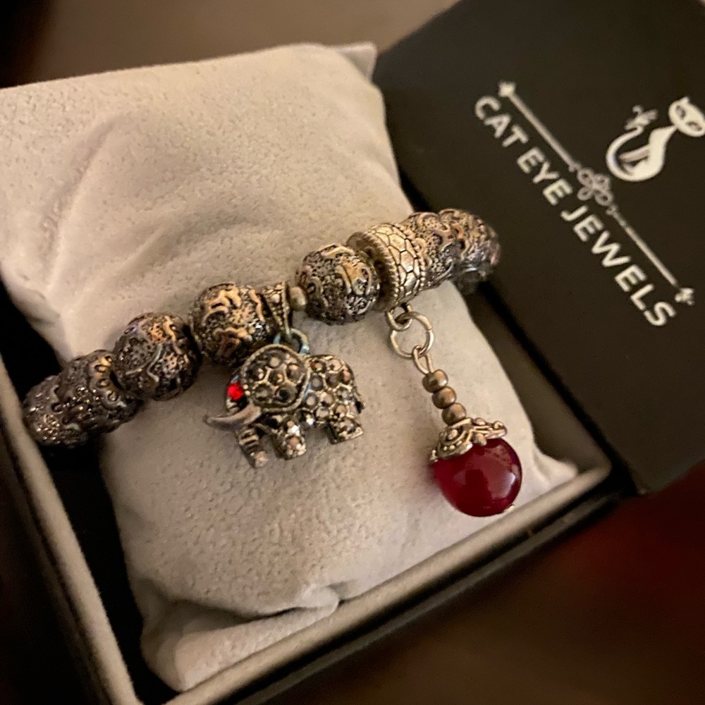 Cat Eye Jewels Tibetan Silver Elephant Charm Bracelet Red Bead Gift Box - Picture 2 of 3